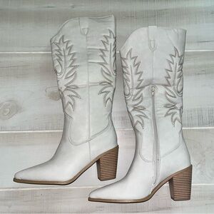JustFab White Bone Delilah Cowboy Boots Sz 8